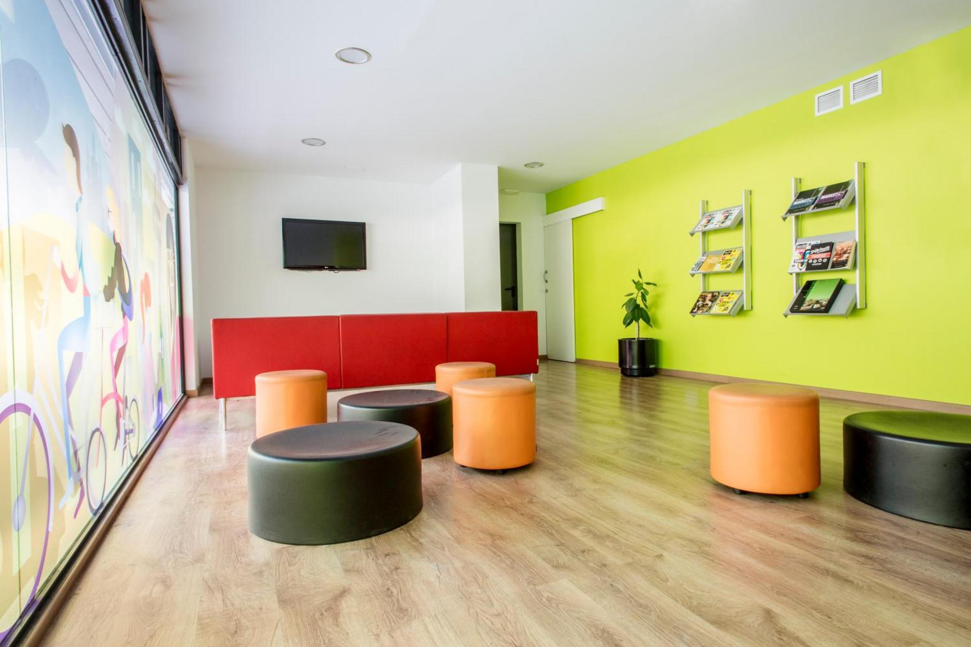 Residencia Universitaria Resa Lesseps Apartment