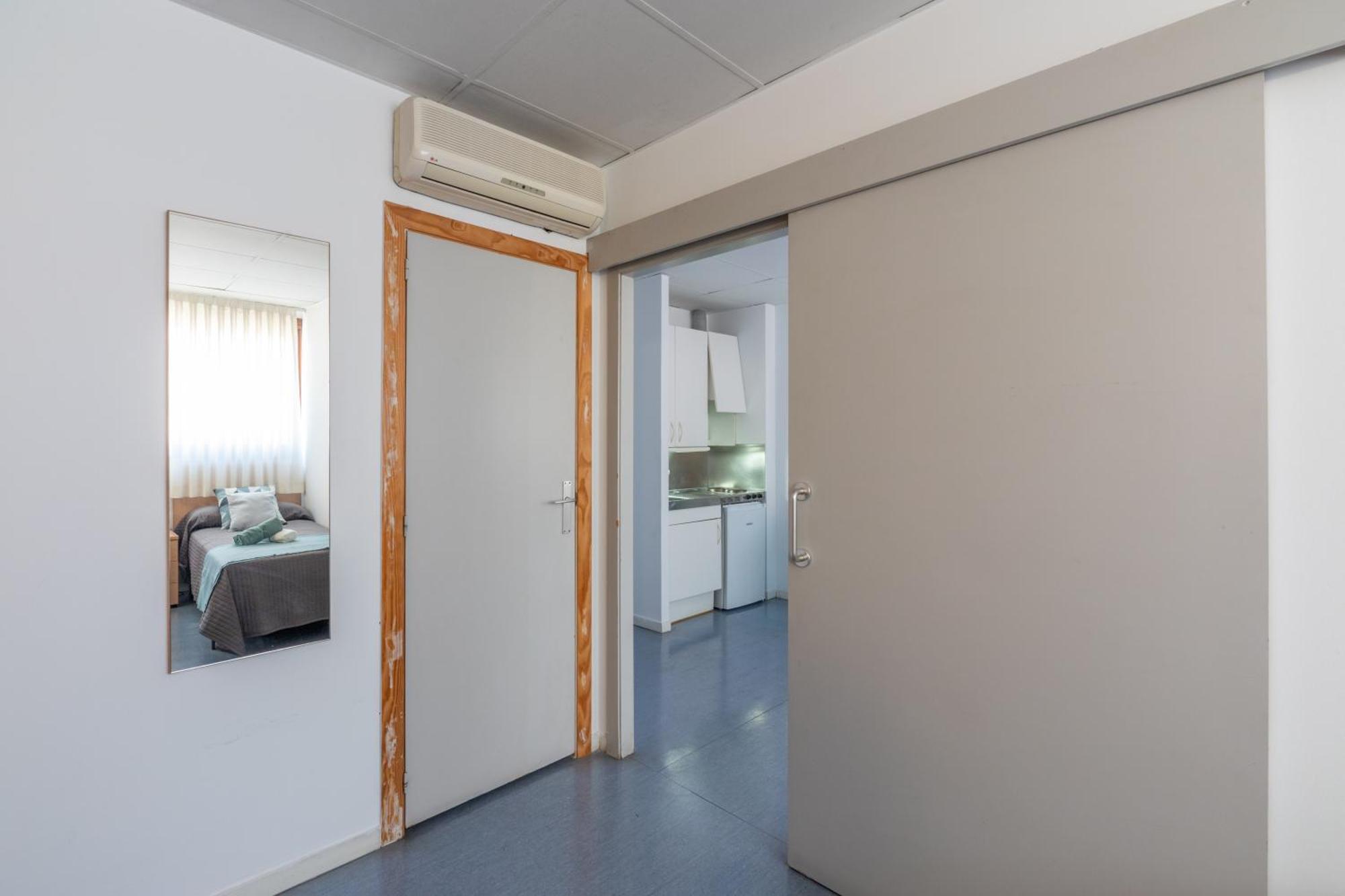 Residencia Universitaria Resa Lesseps Apartment