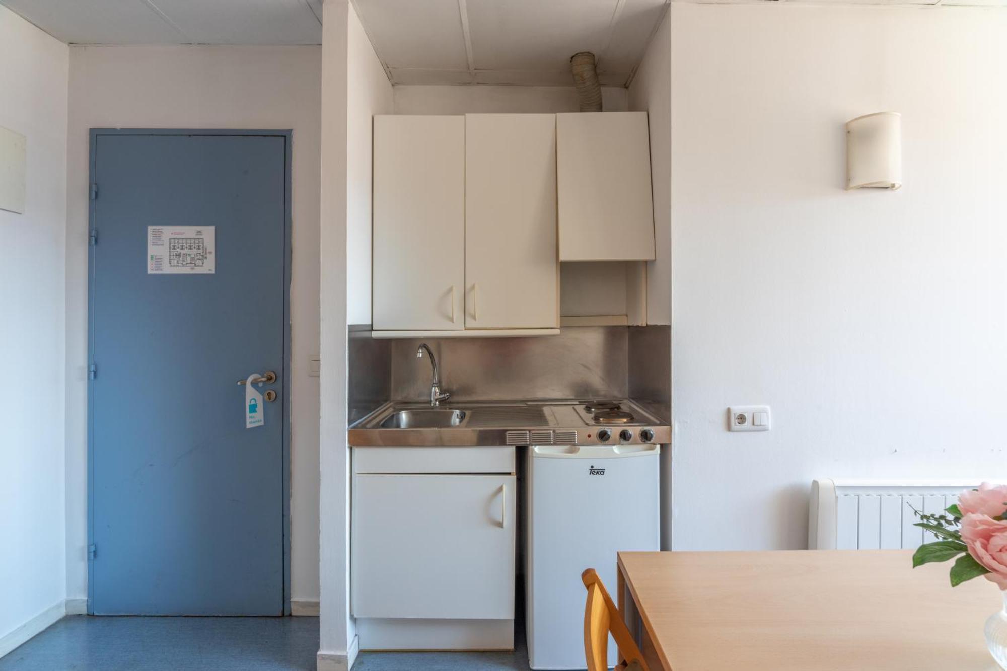Residencia Universitaria Resa Lesseps Apartment